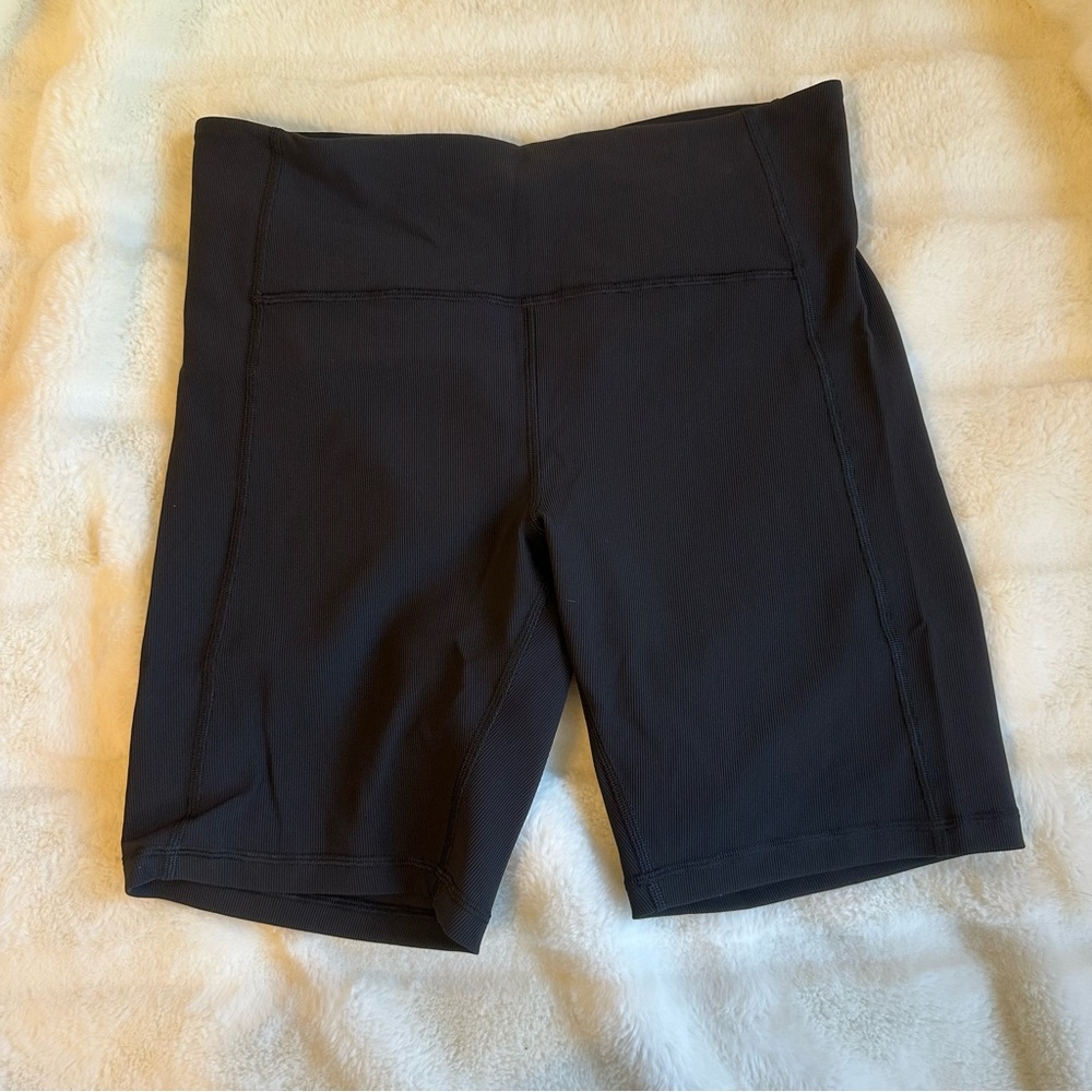Lululemon Ribbed Countoured Shorts - Picture 4 of 9